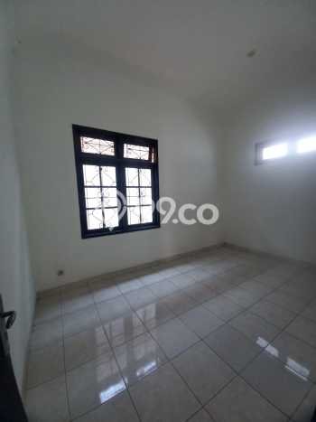 Rumah Luas Asri 4 KT Siap Pakai di Pondok Kelapa Jakarta Timur Rumah Luas Asri 4 KT Siap Pakai di Pondok Kelapa Jakarta Timur