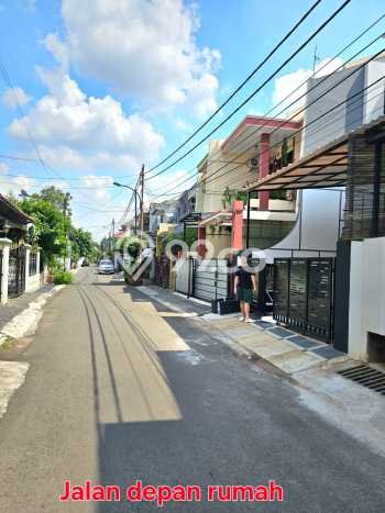 Rumah Luas Asri 3 KT Siap Pakai di Pondok Kelapa Jakarta Timur Rumah Luas Asri 3 KT Siap Pakai di Pondok Kelapa Jakarta Timur