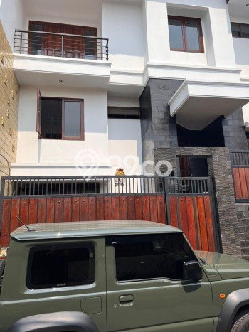Jual Rumah Luas Megah Dengan View Cantik di Rawamangun, Jakarta Timur Jual Rumah Luas Megah Dengan View Cantik di Rawamangun, Jakarta Timur