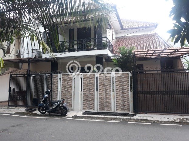 Ready to Use! Luxury House LT 240m2 Desain Elegan di Pondok Kelapa Ready to Use! Luxury House LT 240m2 Desain Elegan di Pondok Kelapa
