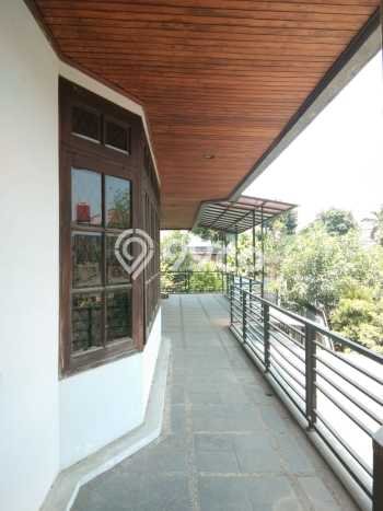 Rumah Mewah LB 600m2 Siap Pakai Desain Elegan di Pondok Kelapa, Jakarta Timur Rumah Mewah LB 600m2 Siap Pakai Desain Elegan di Pondok Kelapa, Jakarta Timur