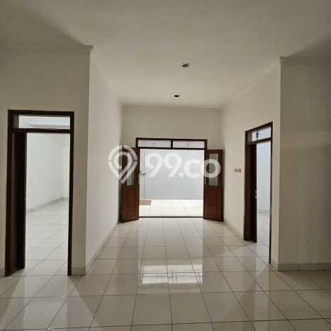 For Sale Hunian Rumah Terawat 4 KT di Pondok Kelapa, Jakarta Timur For Sale Hunian Rumah Terawat 4 KT di Pondok Kelapa, Jakarta Timur