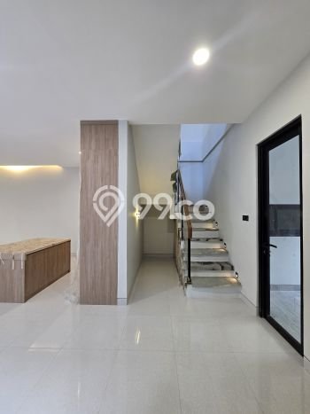 Rumah Mewah Siap Huni LT 192m2 di Duren Sawit, Jakarta Timur Rumah Mewah Siap Huni LT 192m2 di Duren Sawit, Jakarta Timur