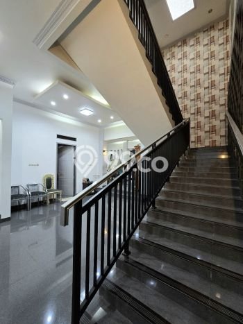 Hunian Mewah LB 409m2 Siap Pakai Desain Elegan di Pondok Kelapa, Jakarta Timur Hunian Mewah LB 409m2 Siap Pakai Desain Elegan di Pondok Kelapa, Jakarta Timur