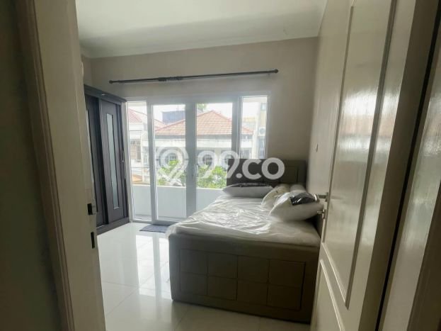 Hunian Mewah LB 450m2 Siap Pakai Desain Elegan di Rawamangun, Jakarta Timur Hunian Mewah LB 450m2 Siap Pakai Desain Elegan di Rawamangun, Jakarta Timur