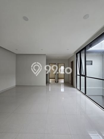 Rumah Mewah Siap Huni LT 192m2 di Duren Sawit, Jakarta Timur Rumah Mewah Siap Huni LT 192m2 di Duren Sawit, Jakarta Timur