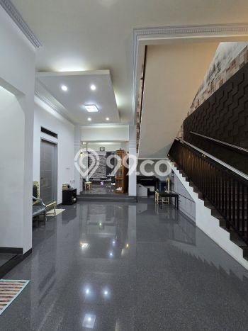 Hunian Mewah LB 409m2 Siap Pakai Desain Elegan di Pondok Kelapa, Jakarta Timur Hunian Mewah LB 409m2 Siap Pakai Desain Elegan di Pondok Kelapa, Jakarta Timur