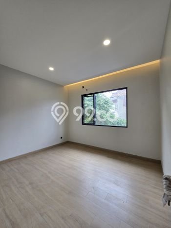 Rumah Mewah Siap Huni LT 192m2 di Duren Sawit, Jakarta Timur Rumah Mewah Siap Huni LT 192m2 di Duren Sawit, Jakarta Timur