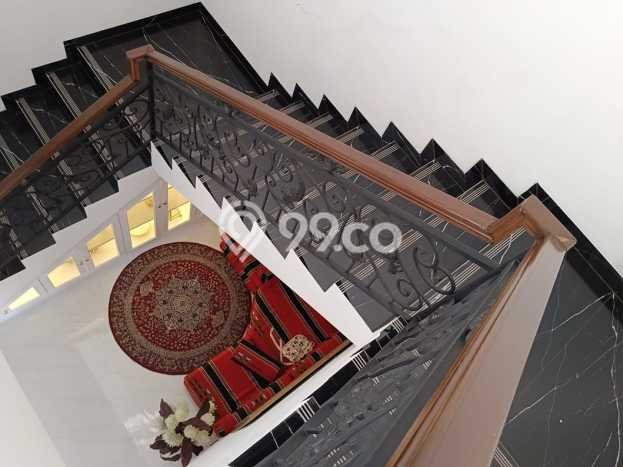 Rumah Luxury Modern Tanpa Renovasi di Pondok Bambu Jakarta Timur Rumah Luxury Modern Tanpa Renovasi di Pondok Bambu Jakarta Timur