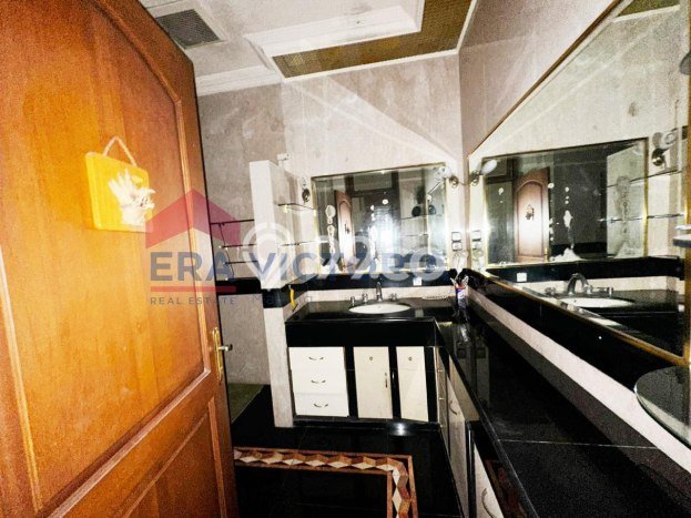 Dijual Ruko Kawasan Premium Kawasan Klojen, Luas 832m², Jalan Raya Dijual Ruko Kawasan Premium Kawasan Klojen, Luas 832m², Jalan Raya