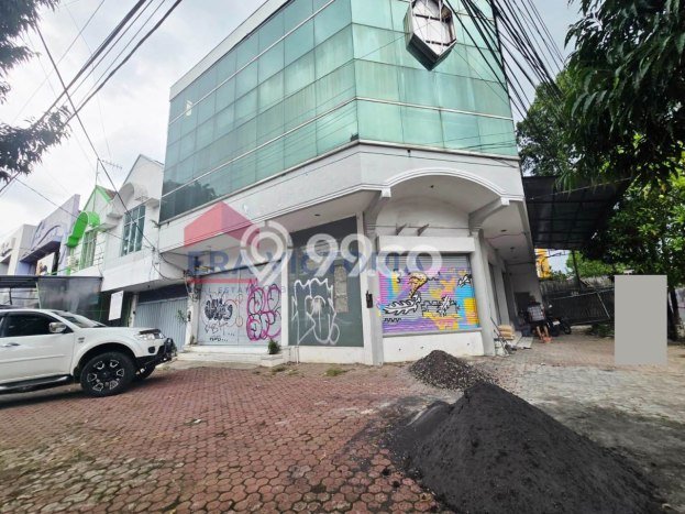 LOKASI STRATEGIS! Ruko For Rent di Klojen, Luas 300m², Kawasan Berkembang LOKASI STRATEGIS! Ruko For Rent di Klojen, Luas 300m², Kawasan Berkembang