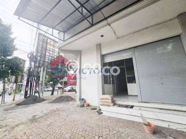 LOKASI STRATEGIS! Ruko For Rent di Klojen, Luas 300m², Kawasan Berkembang LOKASI STRATEGIS! Ruko For Rent di Klojen, Luas 300m², Kawasan Berkembang