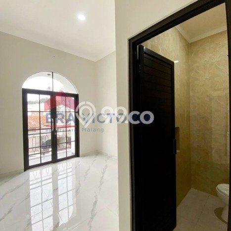 HUNIAN PILIHAN! Rumah di Blimbing, Luas 94m² Bangunan 140m² HUNIAN PILIHAN! Rumah di Blimbing, Luas 94m² Bangunan 140m²