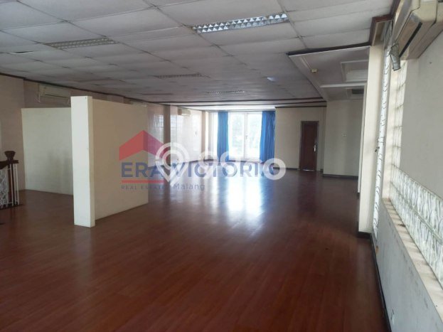Komersial untuk disewa di Blimbing punya LT 419m2 & LB 224m2 harga sewa kompetitif Komersial untuk disewa di Blimbing punya LT 419m2 & LB 224m2 harga sewa kompetitif