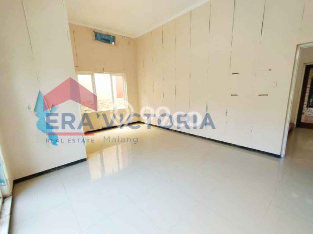 SEGERA MILIKI! Rumah di Lowokwaru, Malang, Luas 222m2m² LB 110m2m² SEGERA MILIKI! Rumah di Lowokwaru, Malang, Luas 222m2m² LB 110m2m²
