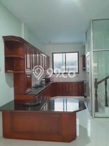 Ruko Dijual di Jakarta Pusat LT 81m2 & LB 243m2 Lokasi Terbaik! Ruko Dijual di Jakarta Pusat LT 81m2 & LB 243m2 Lokasi Terbaik!