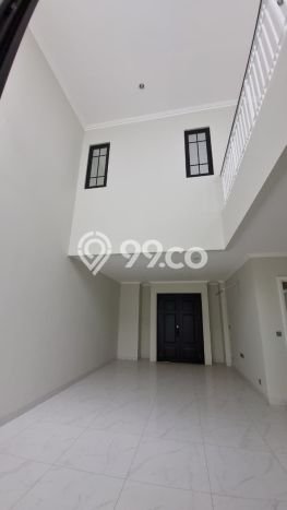 Jarang Ada! Rumah Kontrakan 4 Kamar Bagus Siap Huni Summarecon Crown Gading Jarang Ada! Rumah Kontrakan 4 Kamar Bagus Siap Huni Summarecon Crown Gading