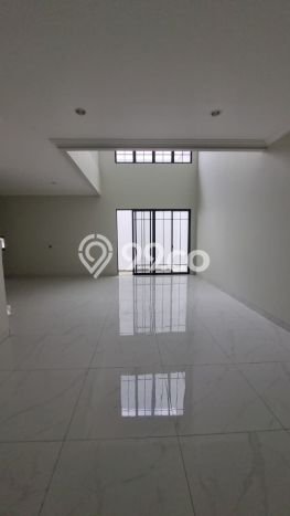 Jarang Ada! Rumah Kontrakan 4 Kamar Bagus Siap Huni Summarecon Crown Gading Jarang Ada! Rumah Kontrakan 4 Kamar Bagus Siap Huni Summarecon Crown Gading