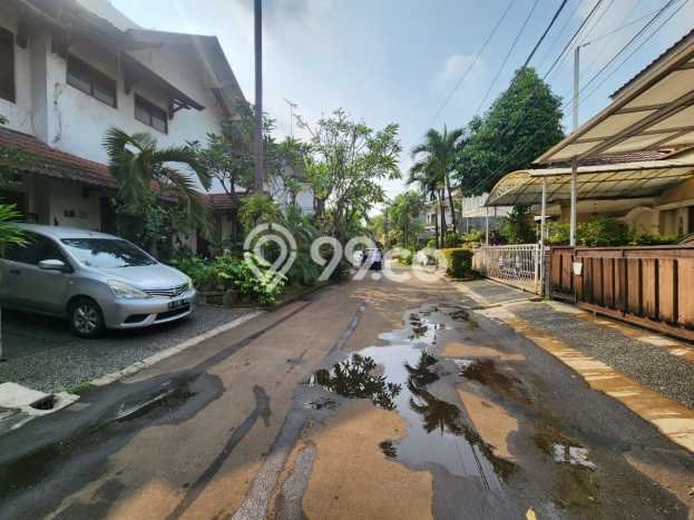 KESEMPATAN EMAS! Rumah area Pasar Minggu, Jakarta Selatan, LT 195m² Bangunan 319m² KESEMPATAN EMAS! Rumah area Pasar Minggu, Jakarta Selatan, LT 195m² Bangunan 319m²