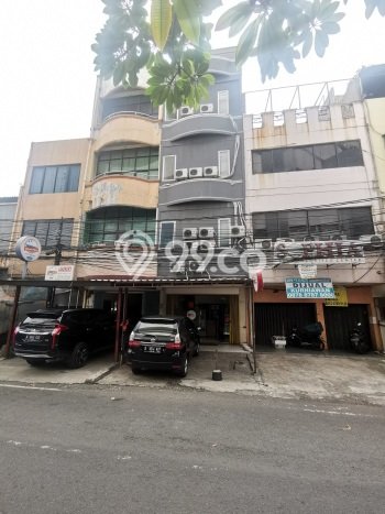 Ruko Area Komersial di Sawah Besar, Luas 240m², Jalan Utama Ruko Area Komersial di Sawah Besar, Luas 240m², Jalan Utama
