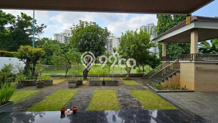 Rumah Eksklusif Siap Huni LT 900m2 di Graha, Surabaya Rumah Eksklusif Siap Huni LT 900m2 di Graha, Surabaya