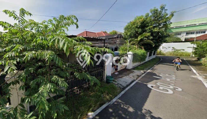 Jual Rumah Bagus Siap Huni LB 186m2 di Laweyan, Surakarta Jual Rumah Bagus Siap Huni LB 186m2 di Laweyan, Surakarta