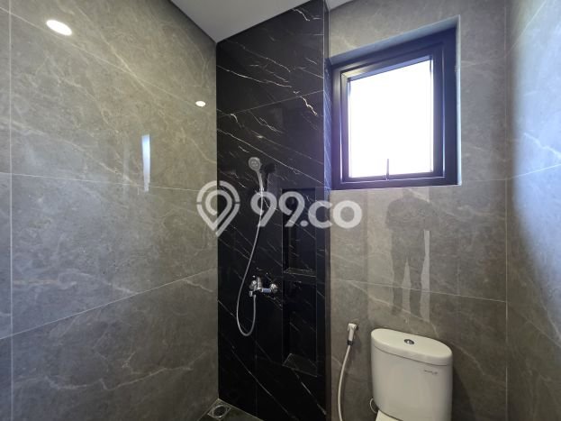 Ready to Use! Luxury House LT 197m2 Desain Modern di BSD City Ready to Use! Luxury House LT 197m2 Desain Modern di BSD City