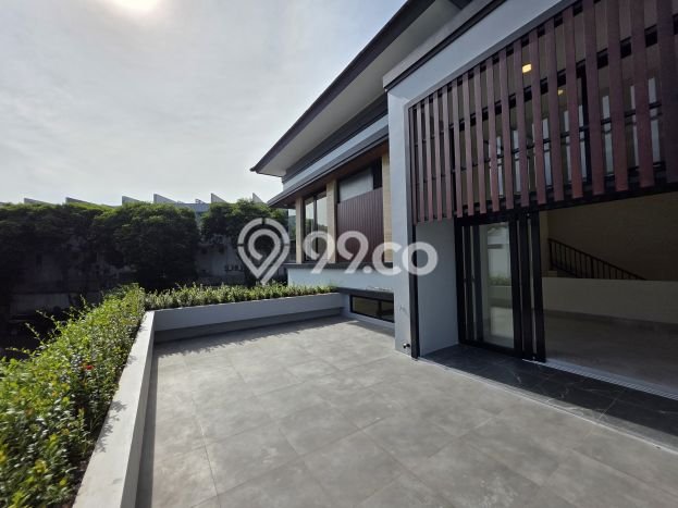 Ready to Use! Luxury House LT 197m2 Desain Modern di BSD City Ready to Use! Luxury House LT 197m2 Desain Modern di BSD City