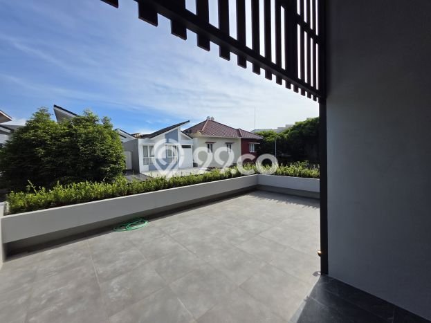 Ready to Use! Luxury House LT 197m2 Desain Modern di BSD City Ready to Use! Luxury House LT 197m2 Desain Modern di BSD City
