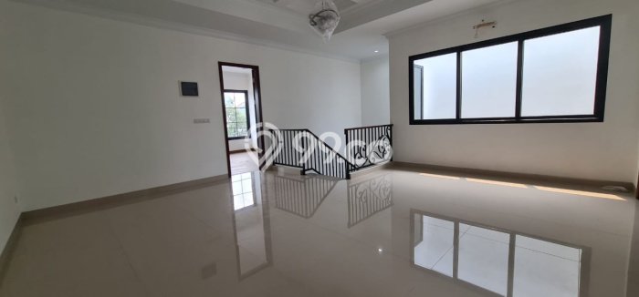 Hunian Mewah LB 250m2 Siap Pakai Desain Elegan di BSD City, Tangerang Hunian Mewah LB 250m2 Siap Pakai Desain Elegan di BSD City, Tangerang