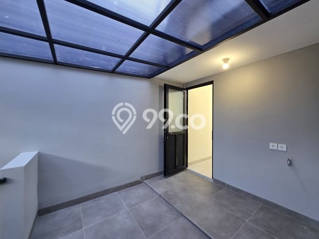 Ready to Use! Luxury House LT 197m2 Desain Modern di BSD City Ready to Use! Luxury House LT 197m2 Desain Modern di BSD City