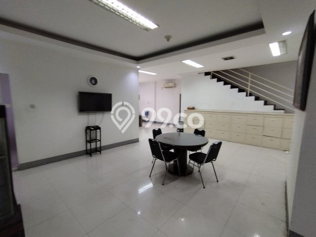 Ruko Disewa di Gambir, Jakarta Pusat, LT 120m2 / LB 480m2 Ruko Disewa di Gambir, Jakarta Pusat, LT 120m2 / LB 480m2