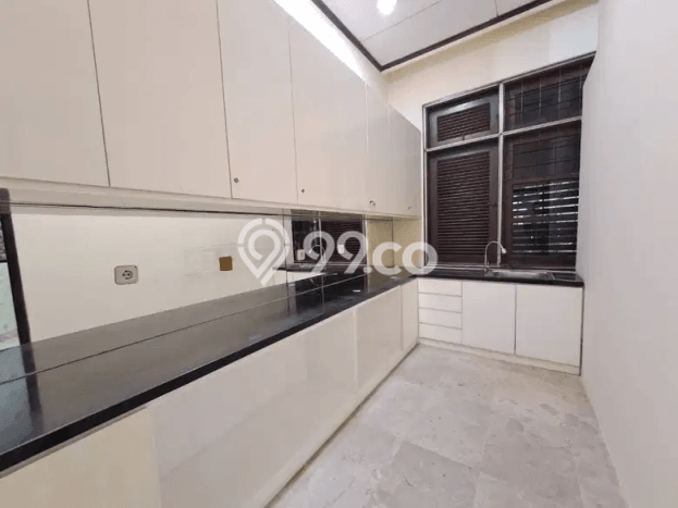 Rumah 7 Kamar Siap Huni Disewakan di Kebayoran Lama Harga Kompetitif Rumah 7 Kamar Siap Huni Disewakan di Kebayoran Lama Harga Kompetitif