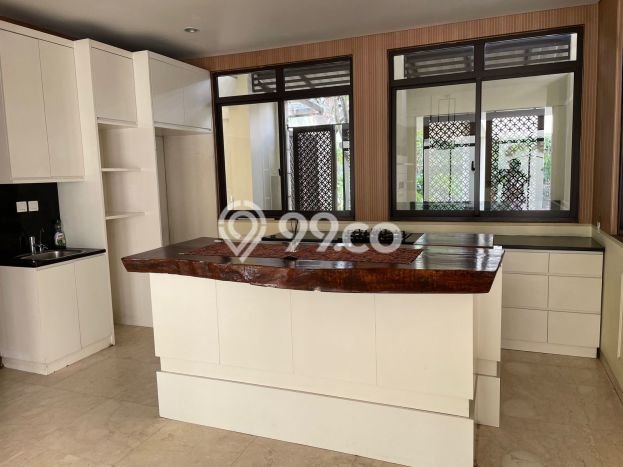 Lokasi terbaik! Rumah siap huni disewakan di Cilandak LB 440m2 Lokasi terbaik! Rumah siap huni disewakan di Cilandak LB 440m2