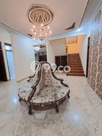 Rumah 7 Kamar Siap Huni Disewakan di Kebayoran Lama Harga Kompetitif Rumah 7 Kamar Siap Huni Disewakan di Kebayoran Lama Harga Kompetitif