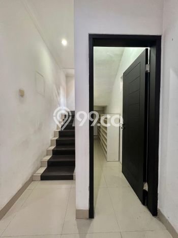 Rumah Strategis Modern Lb 157m2 di Pulo Gadung, Jakarta Timur Rumah Strategis Modern Lb 157m2 di Pulo Gadung, Jakarta Timur
