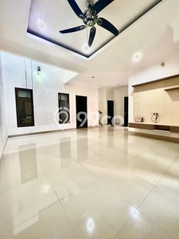 Rumah Strategis Modern Lb 157m2 di Pulo Gadung, Jakarta Timur Rumah Strategis Modern Lb 157m2 di Pulo Gadung, Jakarta Timur