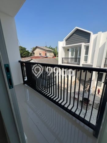 Rumah Luas Asri 2 KT Siap Pakai di Jatiwaringin Bekasi Rumah Luas Asri 2 KT Siap Pakai di Jatiwaringin Bekasi