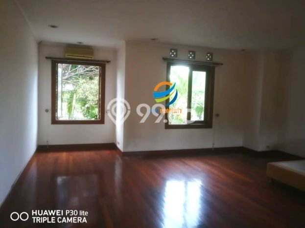 Hunian Mewah LB 800m2 Siap Pakai Desain Elegan di patra kuningan, Jakarta Selatan Hunian Mewah LB 800m2 Siap Pakai Desain Elegan di patra kuningan, Jakarta Selatan
