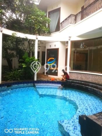 Hunian Mewah LB 800m2 Siap Pakai Desain Elegan di patra kuningan, Jakarta Selatan Hunian Mewah LB 800m2 Siap Pakai Desain Elegan di patra kuningan, Jakarta Selatan