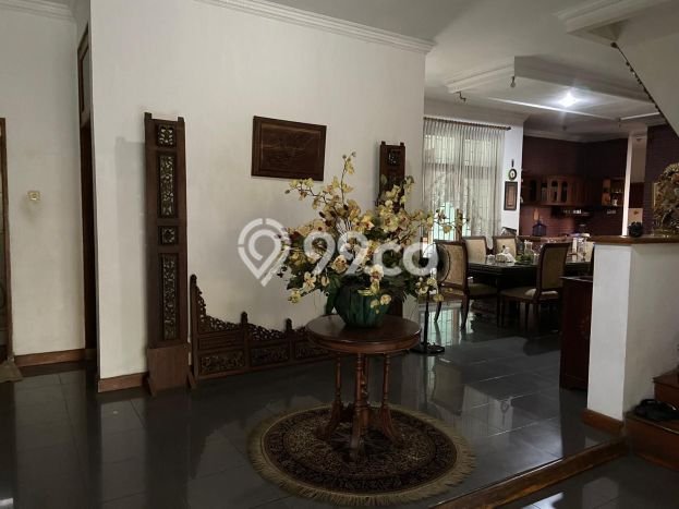 Rumah Elit LB 500m2 Siap Pakai Desain Elegan di Cibubur, Jakarta Timur Rumah Elit LB 500m2 Siap Pakai Desain Elegan di Cibubur, Jakarta Timur