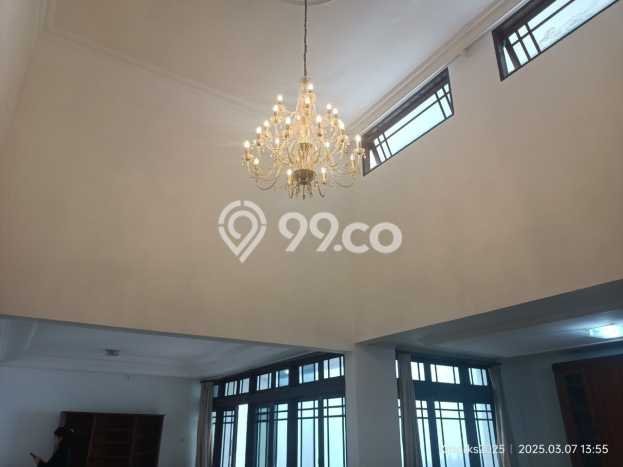 Rumah 8 Kamar Siap Huni Dikontrakkan di Menteng Harga Kompetitif Rumah 8 Kamar Siap Huni Dikontrakkan di Menteng Harga Kompetitif