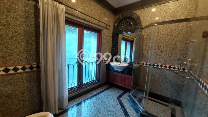 Rumah Luxury Modern Tanpa Renovasi di Pondok Indah Jakarta Selatan Rumah Luxury Modern Tanpa Renovasi di Pondok Indah Jakarta Selatan