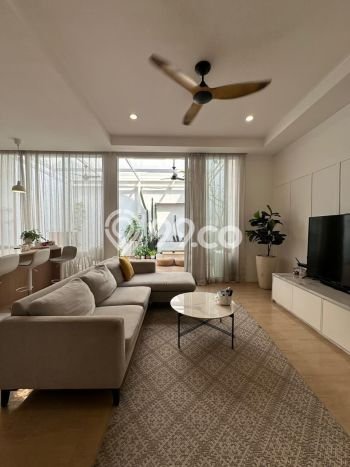 Ready to Use! Luxury House LT 181m2 Desain Modern di Lebak Bulus Ready to Use! Luxury House LT 181m2 Desain Modern di Lebak Bulus