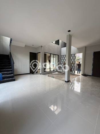 Rumah Mewah LB 240m2 Siap Huni Desain Elegan di Araya, Malang Rumah Mewah LB 240m2 Siap Huni Desain Elegan di Araya, Malang