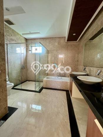 Lokasi terbaik! Rumah siap huni disewakan di Klojen LB 400m2 Lokasi terbaik! Rumah siap huni disewakan di Klojen LB 400m2