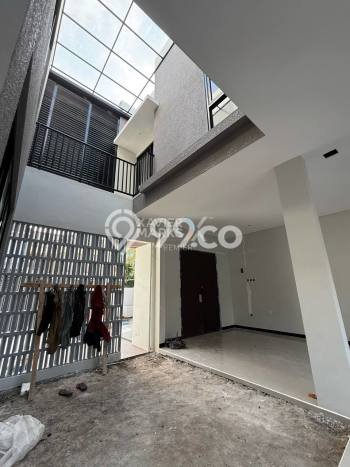 Rumah Mewah LB 240m2 Siap Huni Desain Elegan di Araya, Malang Rumah Mewah LB 240m2 Siap Huni Desain Elegan di Araya, Malang