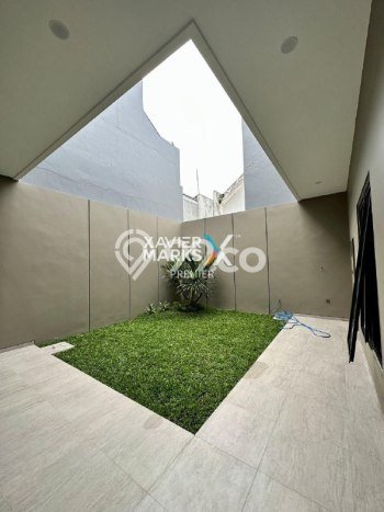 Rumah Mewah LB 250m2 Siap Huni Desain Elegan di Araya, Malang Rumah Mewah LB 250m2 Siap Huni Desain Elegan di Araya, Malang