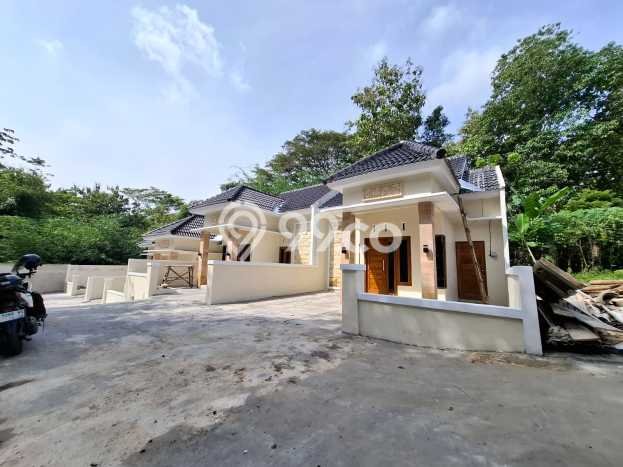 Rumah Sederhana Dijual Lokasi Moyudan 2 Kamar dengan Luas Tanah 102m2 Rumah Sederhana Dijual Lokasi Moyudan 2 Kamar dengan Luas Tanah 102m2