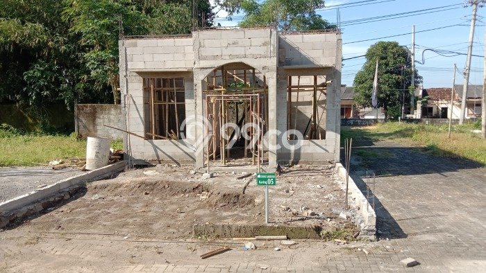 Jual Rumah Harga Miring Sleman Punya 2 KT & LT 90m2 Jual Rumah Harga Miring Sleman Punya 2 KT & LT 90m2